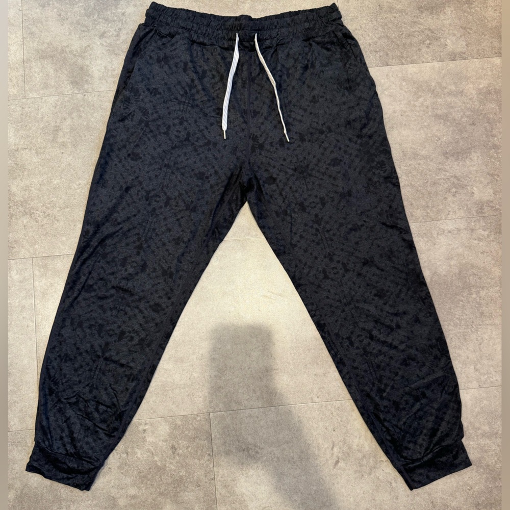 Vuori DreamKnit Performance Joggers Medium Black Camo